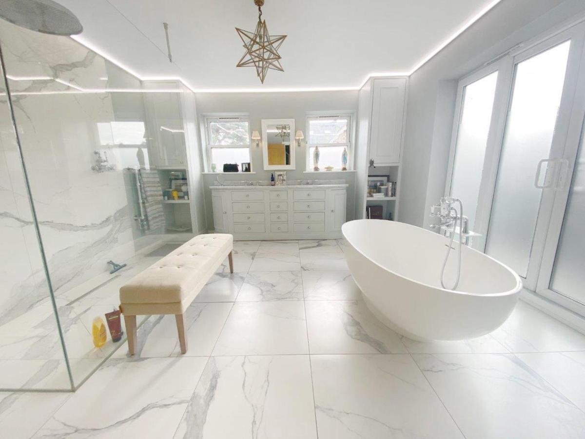 Entire Seaside Luxury Home With On Site Parking! Poole Exterior foto